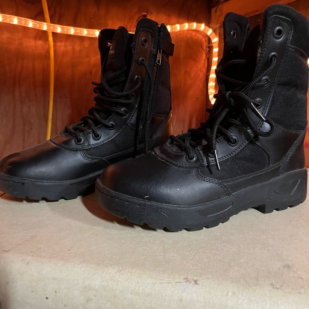 Motorcycle tactical boots. Steal rod in boot plus steal toed. Made for riding
